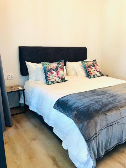 Glow Boutique Suites & Guesthouse Херманус Екстериор снимка